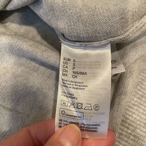 H&M Light Weight Light Grey Sweater- size Small - Picture 6 of 10